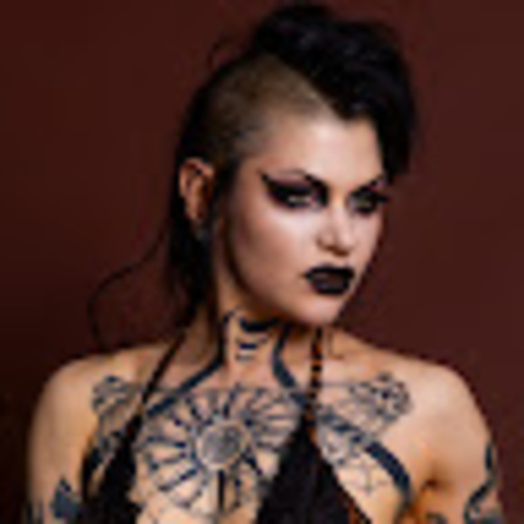 Meet your Posher, Izzi - Picture 1 of 1